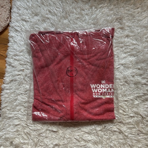 DC Comics Wonder Woman Red hoodie - Picture 5 of 8
